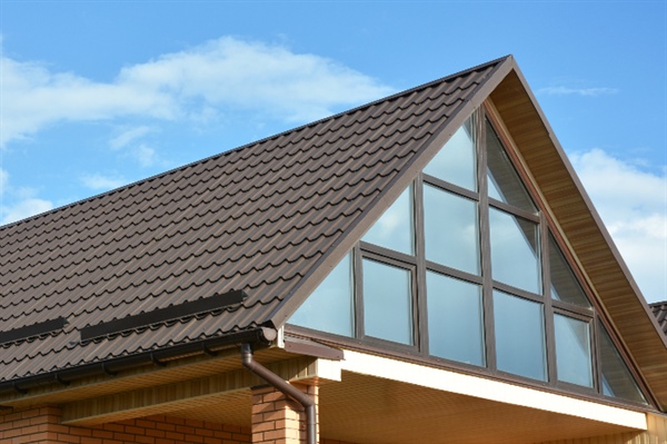 What Should Homeowners Consider When Choosing Between Asphalt Shingles and Metal Roofing?